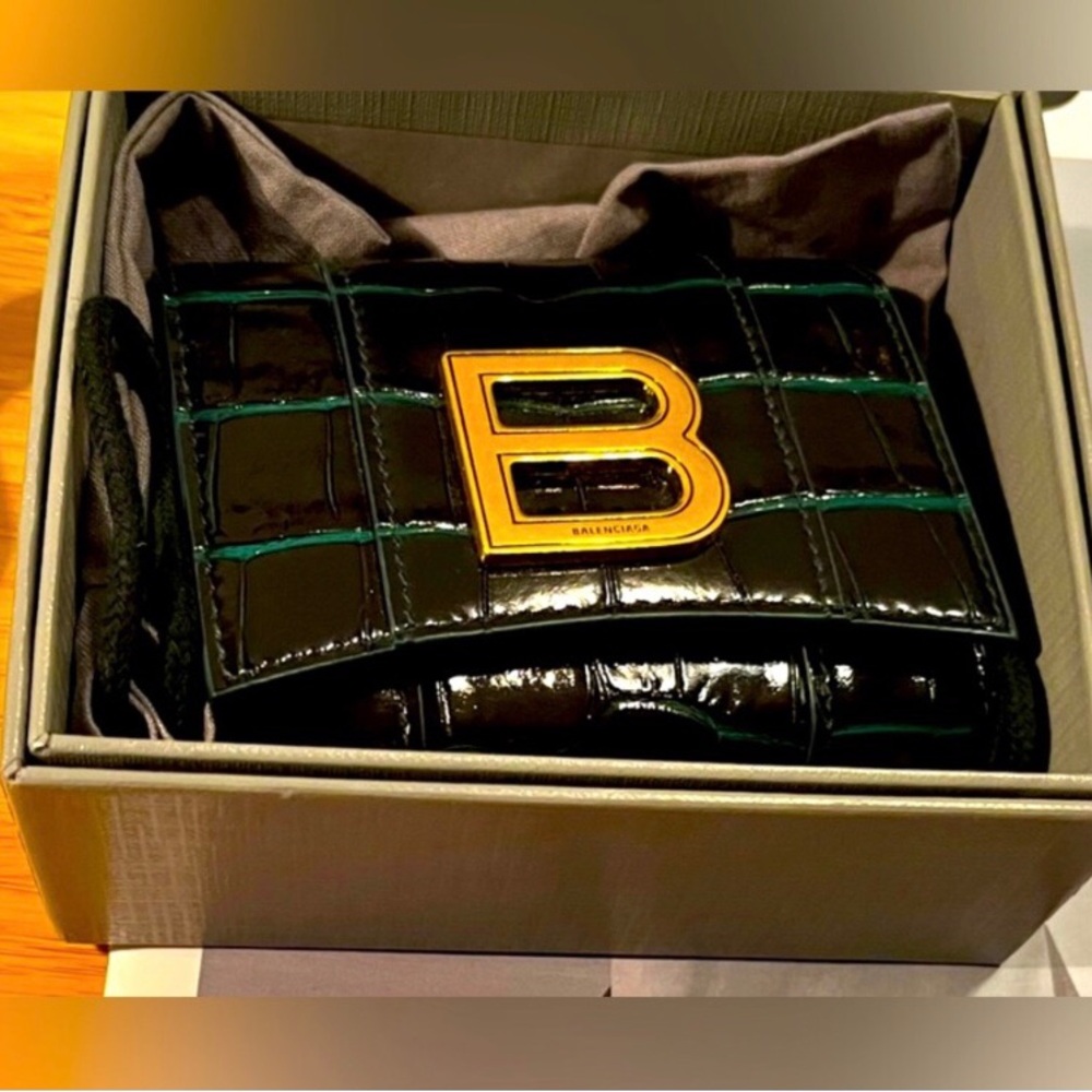 BALENCIAGA Authentic Green Leather Wallet